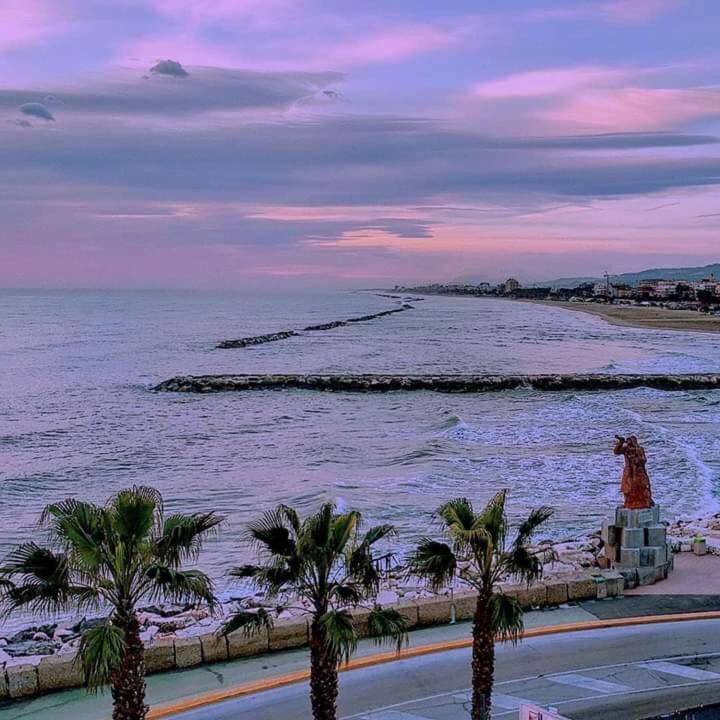 App sul lungomare San Benedetto del Tronto Exterior foto